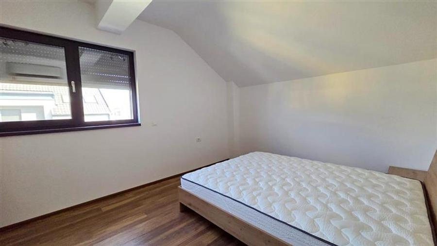 Apartament cu 3 camere decomandat în Dumbrăvița
