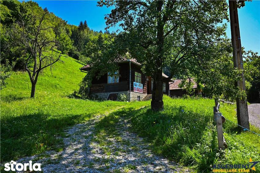 Casă cu 2 camere decomandat cu Teren 4300 Mp în Bran