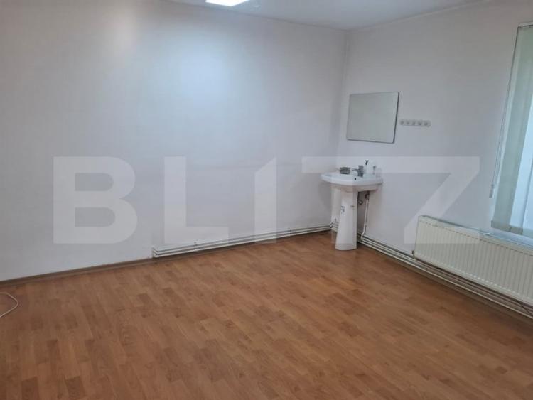 Spațiu comercial, de 25 mp, în Central