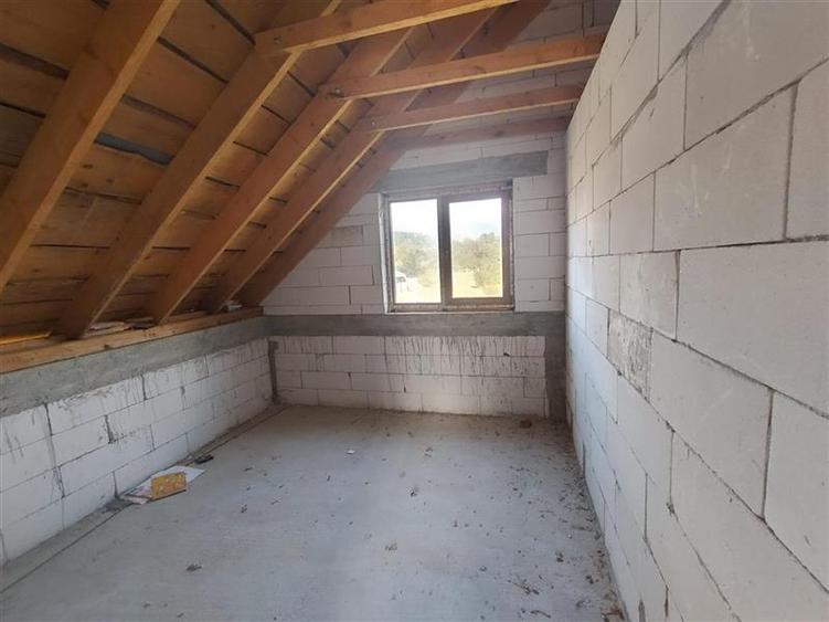 Casă individuală cu 4 camere cu Teren 3251 Mp în Sadova Veche