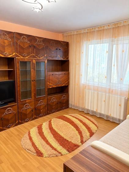 Apartament cu 2 camere semidecomandat în Florilor