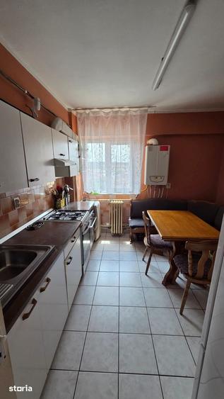 Apartament cu 4 camere decomandat în Soarelui