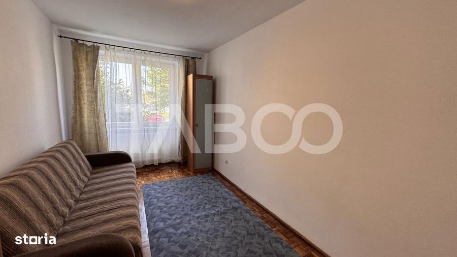 Apartament cu 3 camere semidecomandat, mobilat în Mihai Viteazul