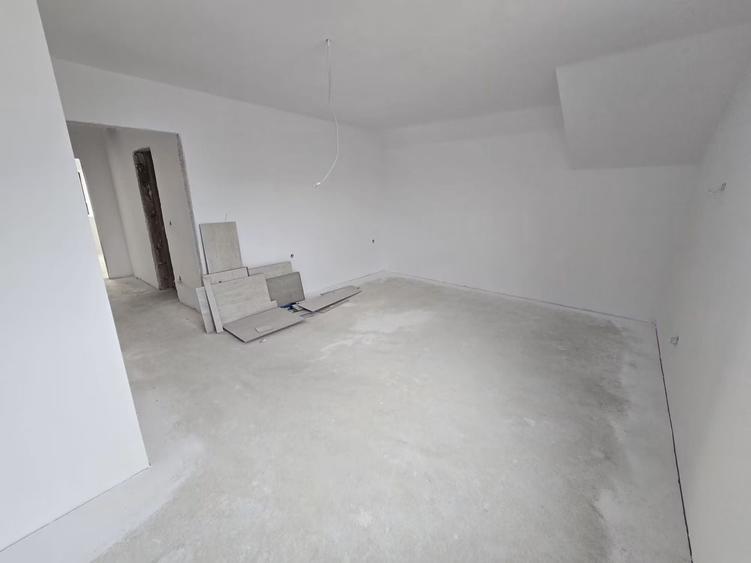 Duplex cu 4 camere cu Canalizare în Moșnița Nouă