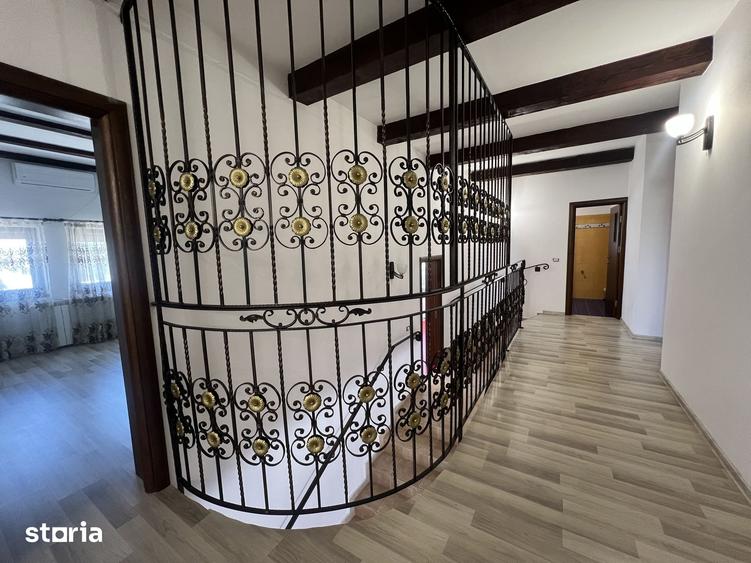 Casă cu 7 camere cu Teren 1900 Mp în Cornetu