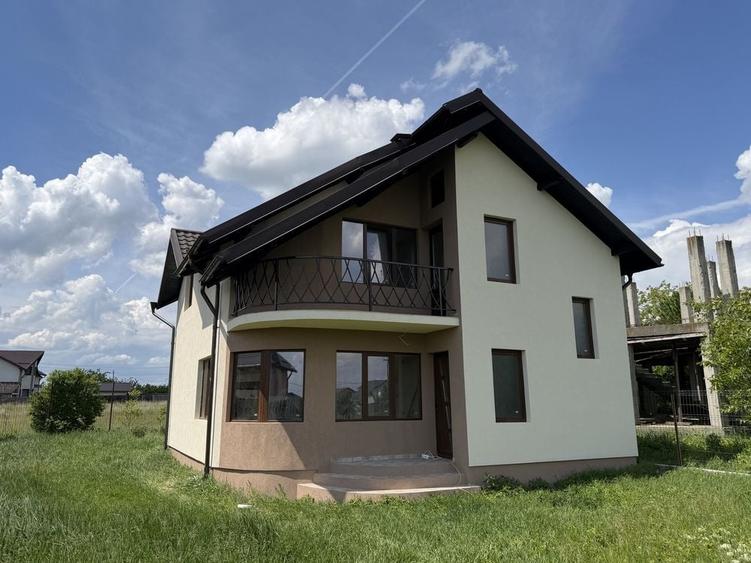 Casă cu 4 camere în Ștefănești