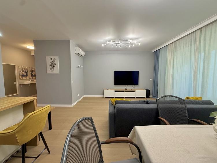 Apartament cu 3 camere decomandat, mobilat în Băneasa