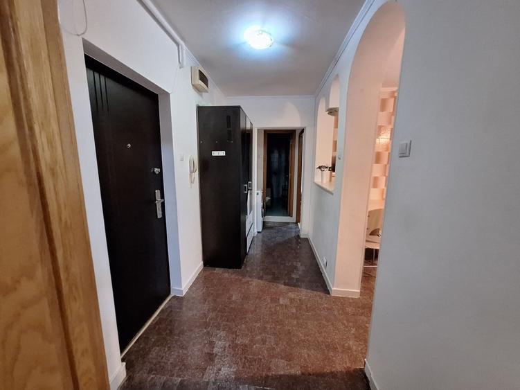 Apartament cu 2 camere decomandat, mobilat în Vitan