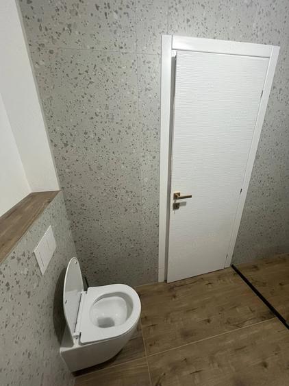 Apartament cu 3 camere decomandat în Florești