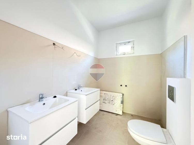 Casă cu 4 camere cu Teren 500 Mp în Central