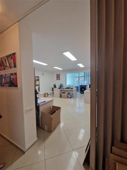Apartament cu 3 camere semidecomandat în Herăstrău