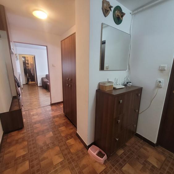 Apartament cu 4 camere semidecomandat în Griviței