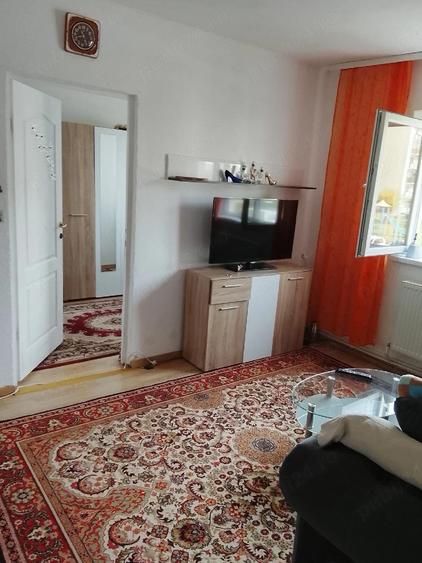 Apartament cu 3 camere nedecomandat în Central