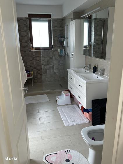 Casă cu 3 camere cu Teren 255 Mp în Central