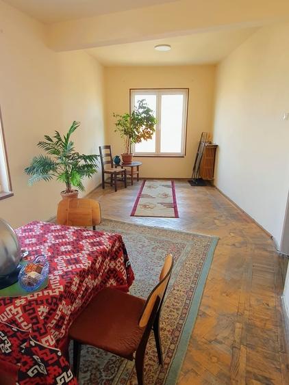 Apartament cu 2 camere decomandat în Victoriei