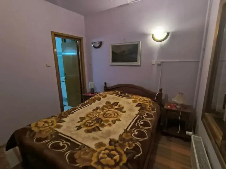 Casă individuală cu 7 camere cu Canalizare în Breaza de Sus