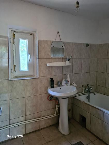 Casă cu 4 camere în Bistrița Nouă