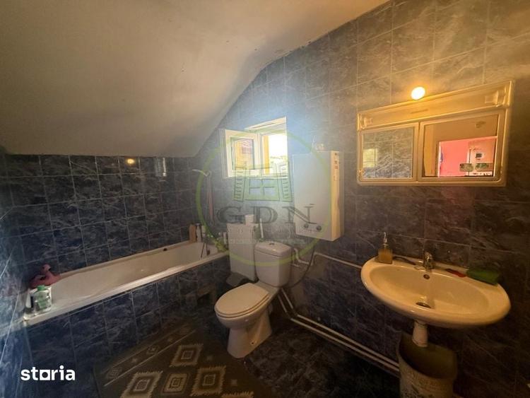 Casă cu 5 camere cu Teren 500 Mp în Bariera Vâlcii