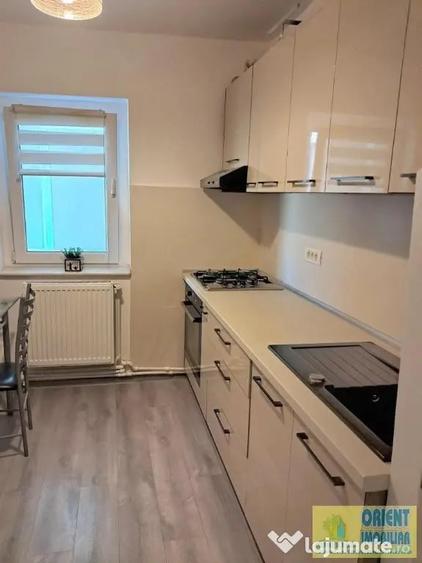 Apartament cu 2 camere decomandat în Casa de Cultură