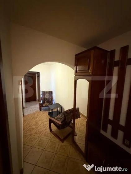 Apartament cu 3 camere semidecomandat în Central