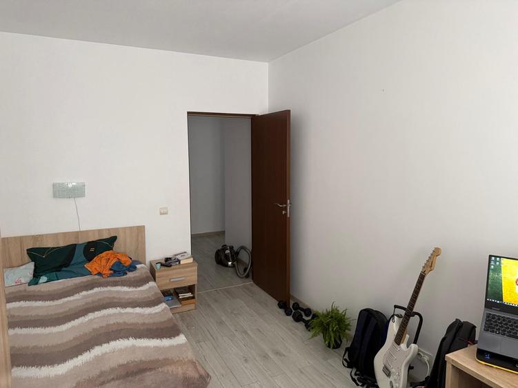Apartament cu 3 camere decomandat în Prelungirea Ghencea