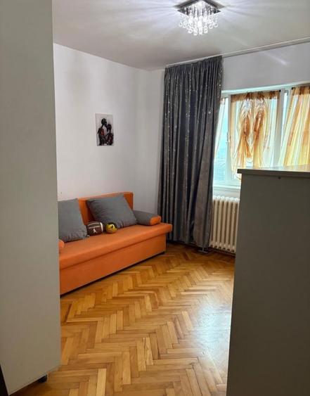 Apartament cu 3 camere în Cetate