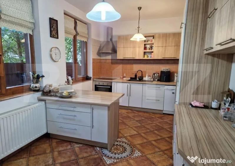 Casă cu 5 camere cu Teren 724 Mp în Ultracentral