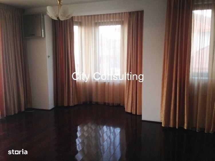 Casă cu 4 camere în Central