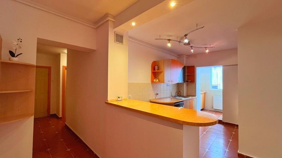 Apartament cu 3 camere decomandat, mobilat în Central