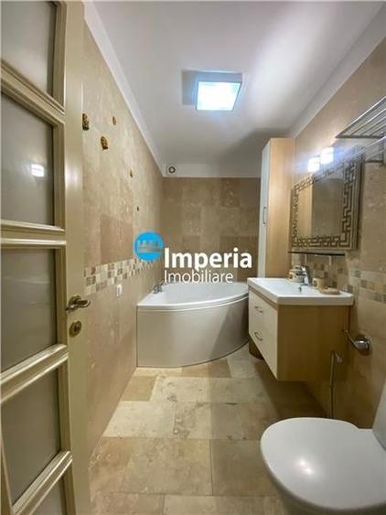 Apartament cu 3 camere decomandat în Podul de Fier