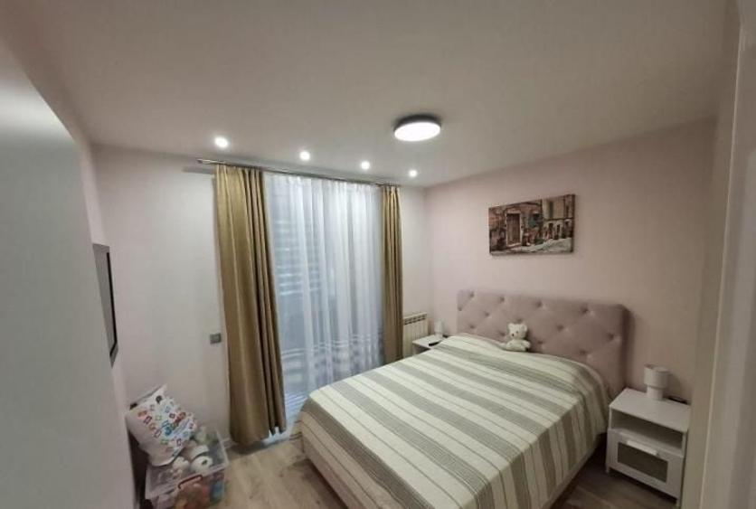 Apartament cu 3 camere semidecomandat, mobilat în Trafic Greu