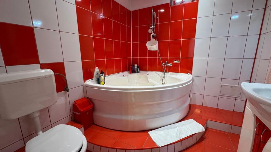 Casă individuală cu 4 camere cu Canalizare în Mehala
