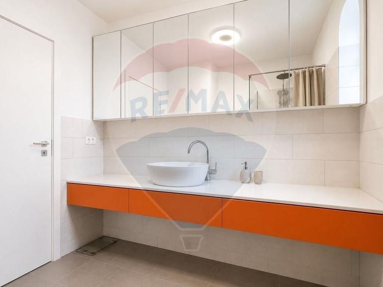 Casă individuală cu 6 camere cu Teren 572 Mp în Central