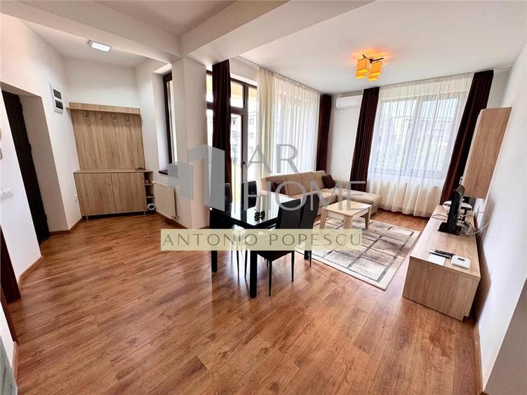 Apartament cu 3 camere decomandat, mobilat în Cantacuzino