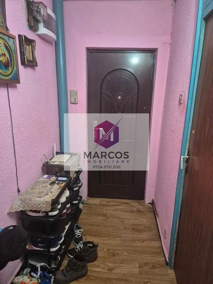 Apartament cu 4 camere decomandat în Micro IV