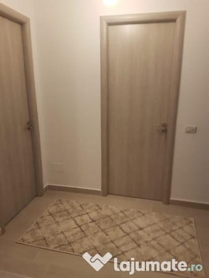 Garsonieră decomandată în Roșu