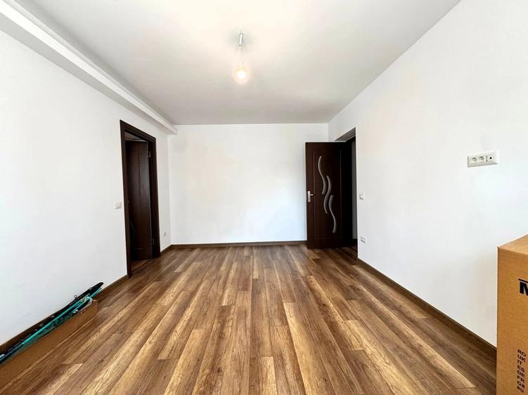 Apartament cu 3 camere semidecomandat în Tătărași