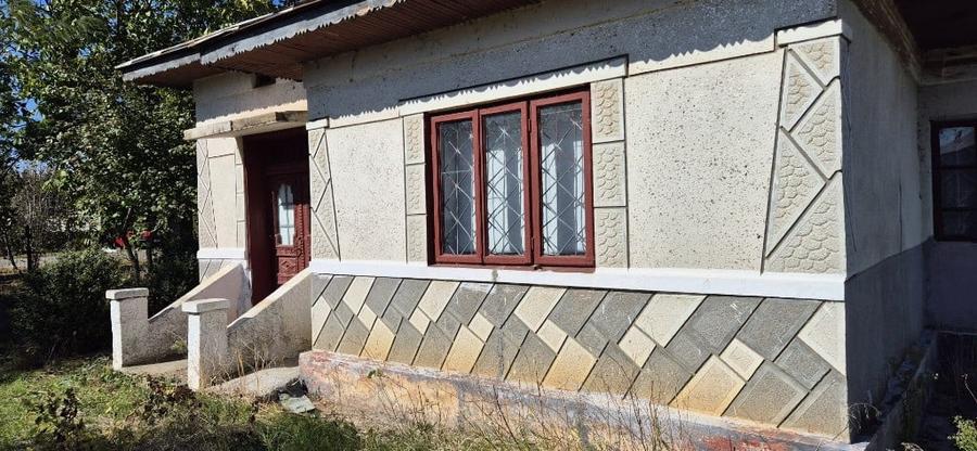 Casă cu 3 camere cu Teren 1000 Mp în Curătești