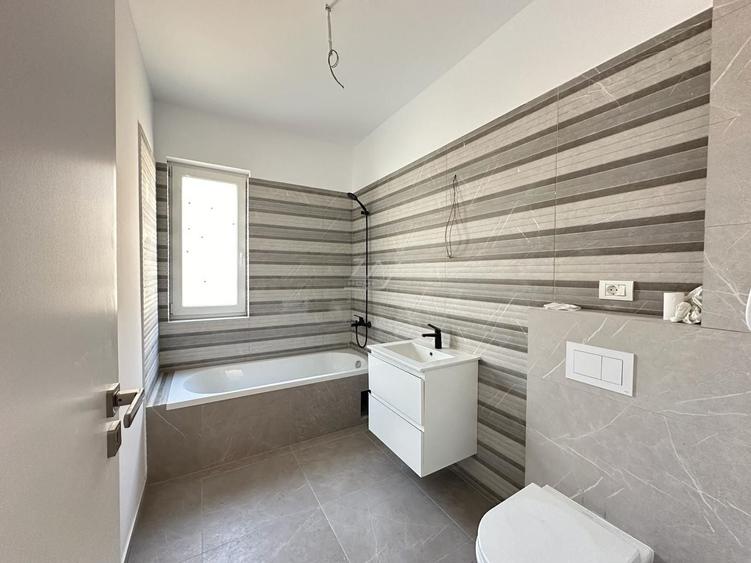 Apartament cu 2 camere decomandat în Girocului