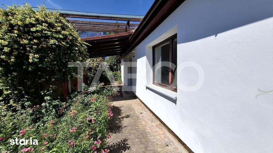 Casă cu 3 camere decomandat cu Teren 472 Mp în Central