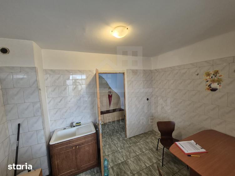 Apartament cu 2 camere semidecomandat în Craiovița Nouă