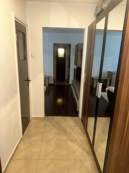 Apartament cu 3 camere semidecomandat în Drumul Taberei