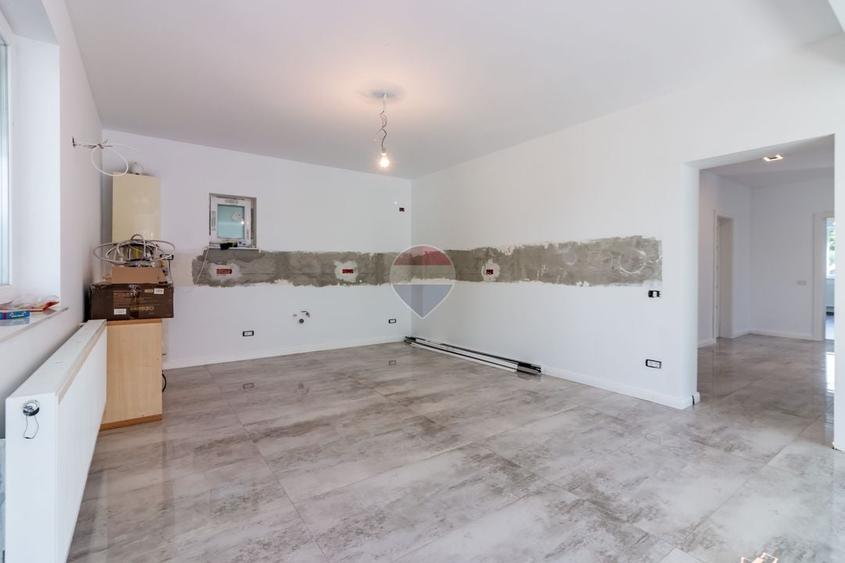 Casă individuală cu 4 camere cu Teren 1495 Mp în Bolintin-Deal