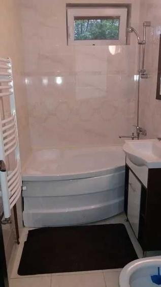 Apartament cu 3 camere semidecomandat în Ipotești