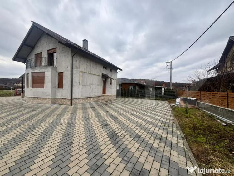 Casă cu 5 camere cu Teren 5000 Mp în Unirea