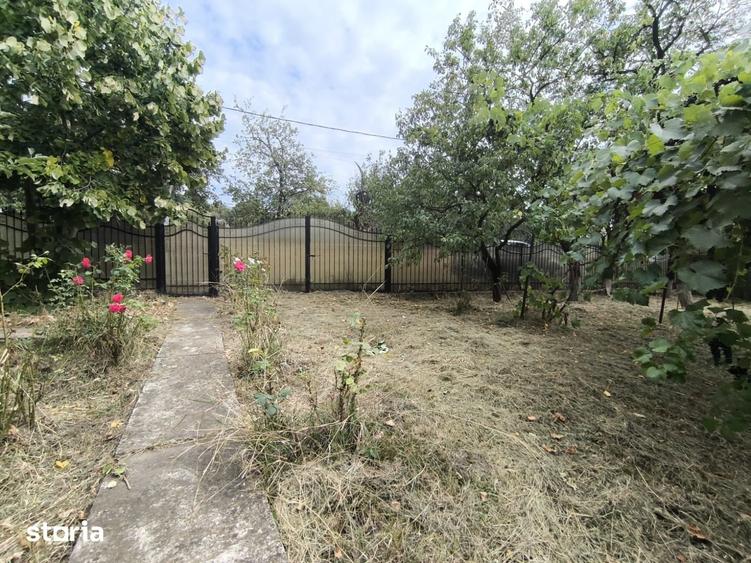 Casă cu 2 camere cu Teren 1300 Mp în Dobrovăț