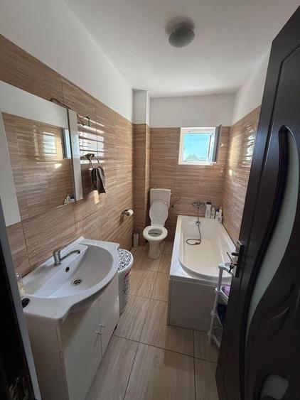 Apartament cu 3 camere semidecomandat în Bragadiru