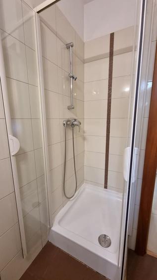 Garsonieră decomandată în Romană