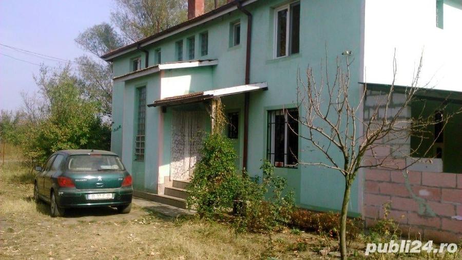Casă cu 7 camere cu Teren 3700 Mp în Polizești