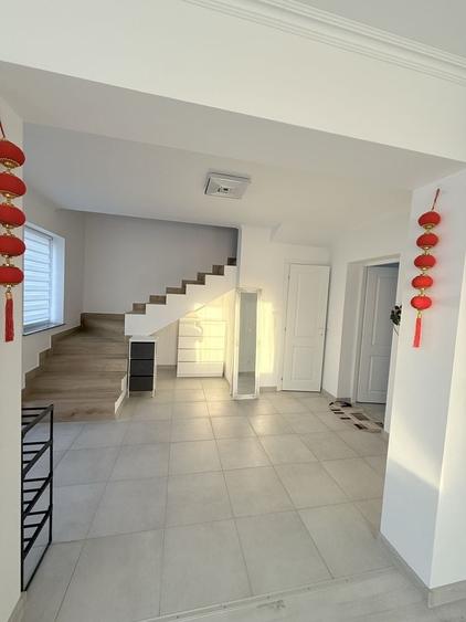 Casă cu 4 camere cu Teren 600 Mp în Șcheia